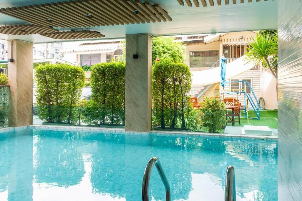Resort Bangphlat Bangkok Esterno foto