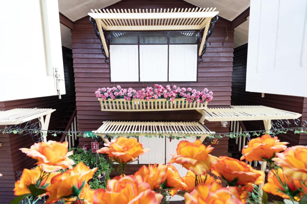 Resort Bangphlat Bangkok Esterno foto