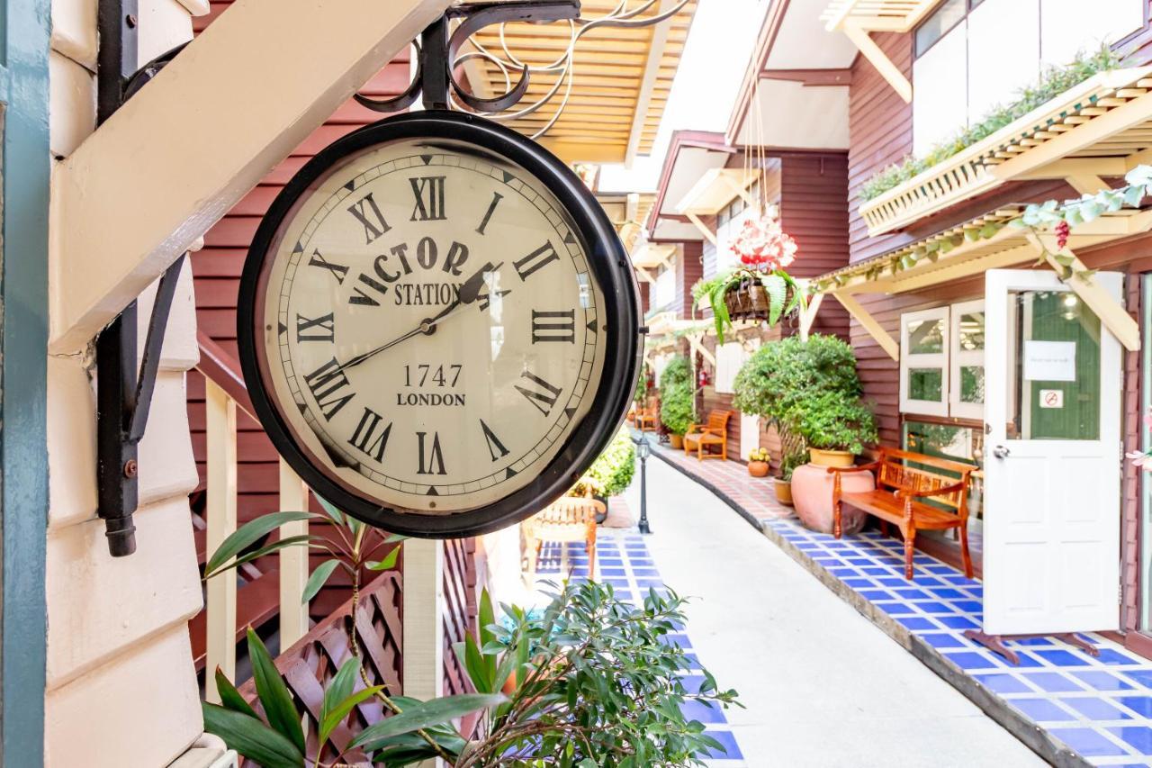 Resort Bangphlat Bangkok Esterno foto