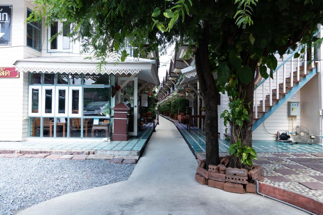 Resort Bangphlat Bangkok Esterno foto